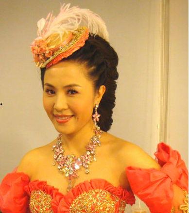 歌唱家王莹个人资料,歌声飘扬的传奇歌唱家