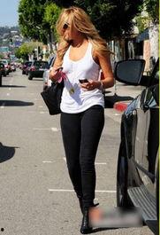 明星穿紧身裤,紧身裤勾勒曼妙身姿